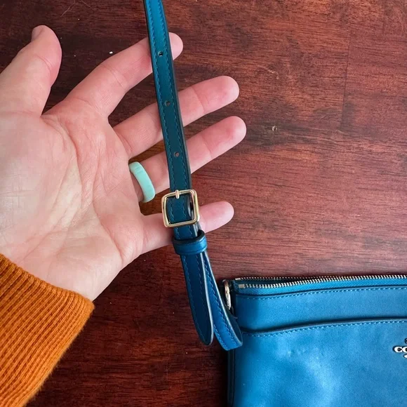 Teal Coach East West Maddison Crossbody Bag EUC - Picture 4 of 10